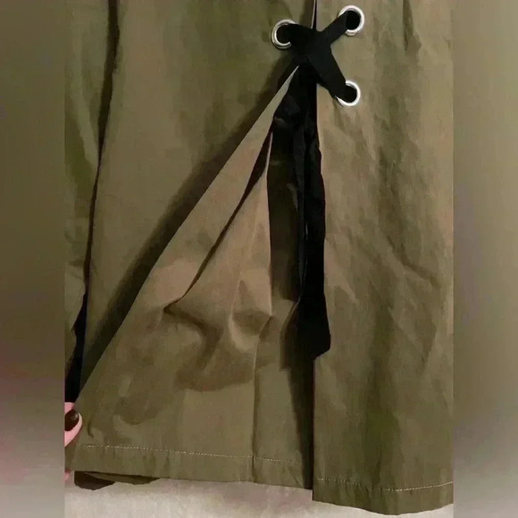 Eric Signature lined, army green, full zip jacket with sequined sleeves; size M - Picture 8 of 11